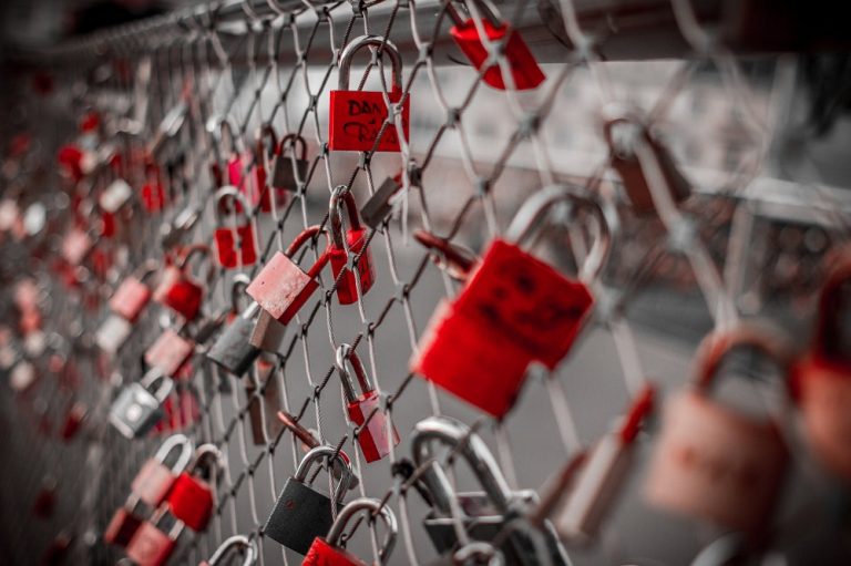 Governments Are Starting to Prohibit Love Locks
